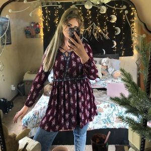 Boho Floral Criss-Cross Embroidered Peasant Top 🌸